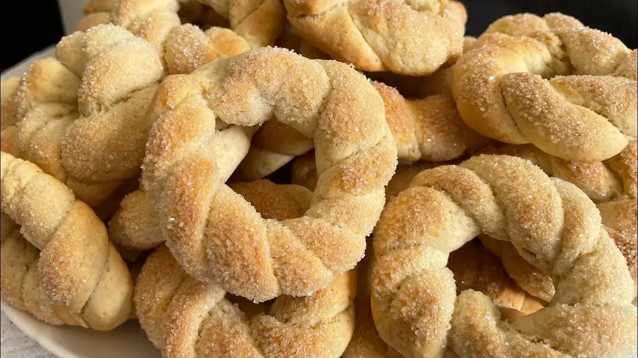 Rosquinha de creme de leite fofinha para o café da tarde