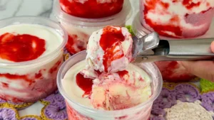 Sorvete Caseiro de Ninho com Morango Cremoso para Fazer Muito e Aproveitar