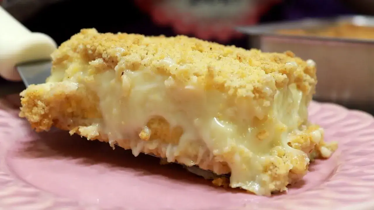 Torta de Banana Cremosa com Farofa Crocante Fácil de Fazer