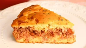 A torta de calabresa com queijo é uma receita prática que serve para refeições do...