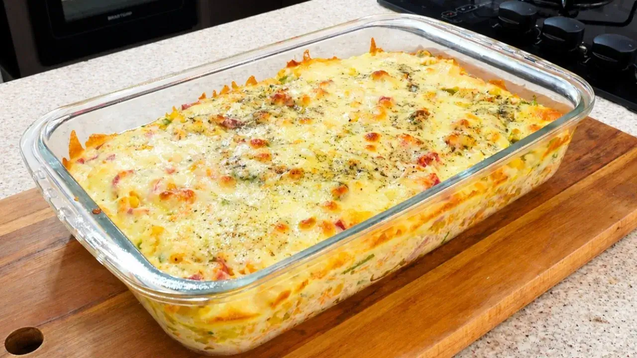 Arroz de Forno Cremoso com Muito Queijo para o Almoço em Família