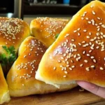 Esfirra de Frango com Requeijão Fofinha e Recheada para o Lanche da Família