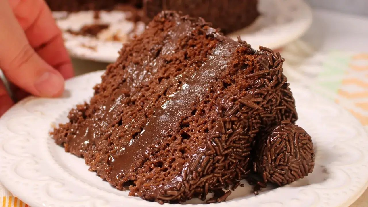 Bolo Brigadeiro Mais Gostoso para Aniversário com Massa Molhadinha