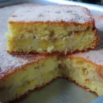 Bolo de Banana Recheado que Já Sai do Forno Pronto e Super Fofinho