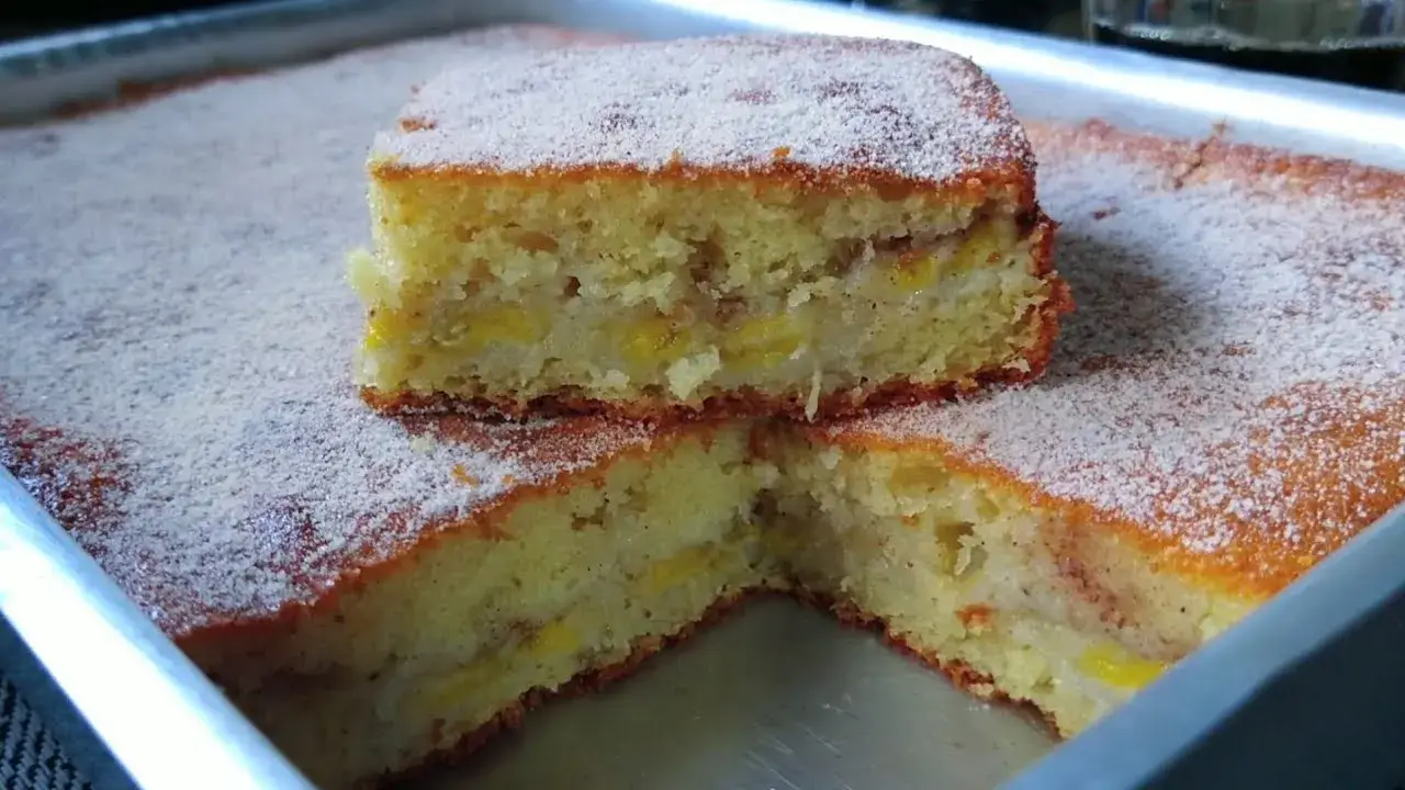 Bolo de Banana Recheado que Já Sai do Forno Pronto e Super Fofinho