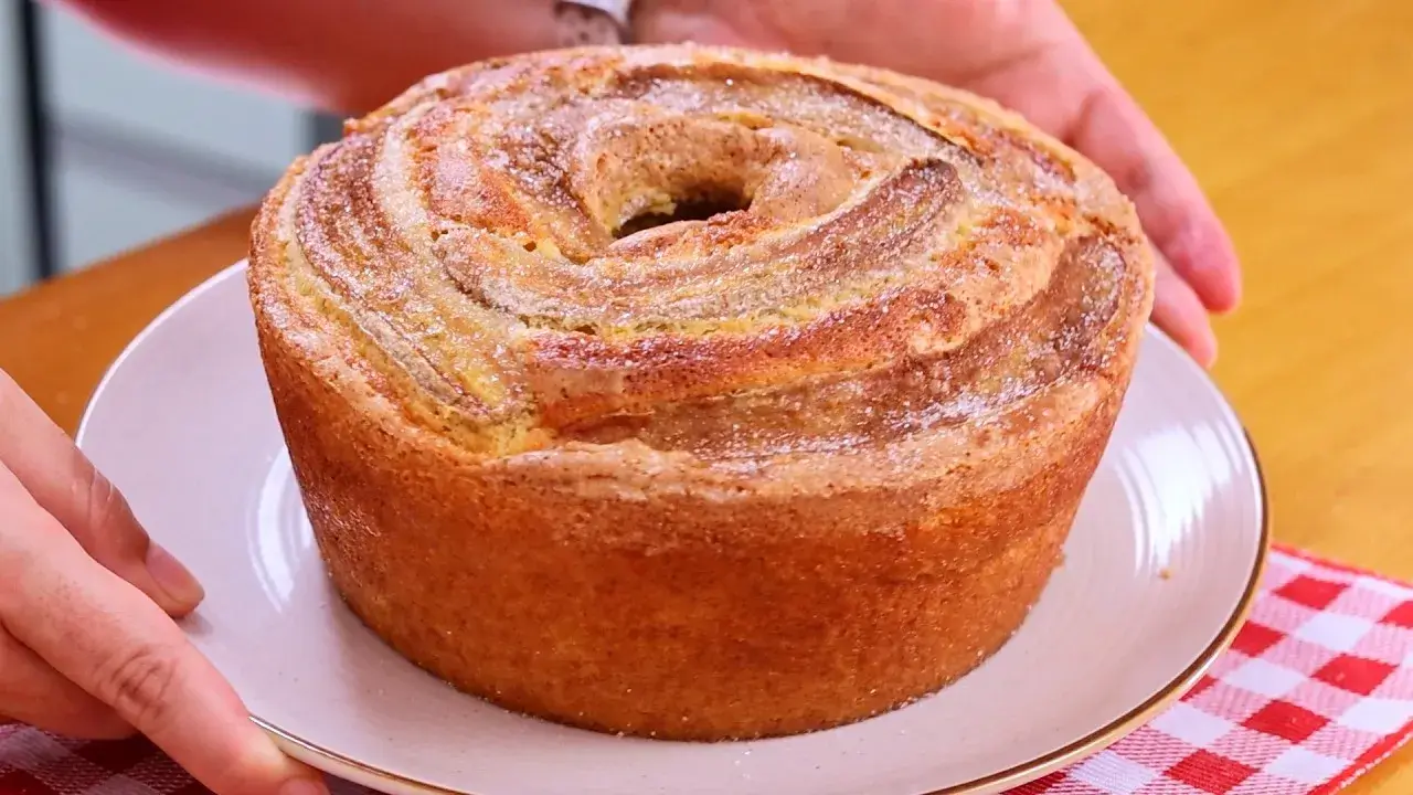 Bolo de Banana de Liquidificador com Banana Caramelizada e Canela