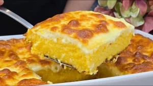 Bolo de Milho Cremoso com Queijo para Servir com Café e Festa Junina