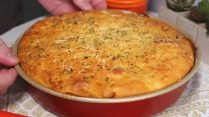 A torta de carne moída é uma receita prática que funciona muito bem para o...