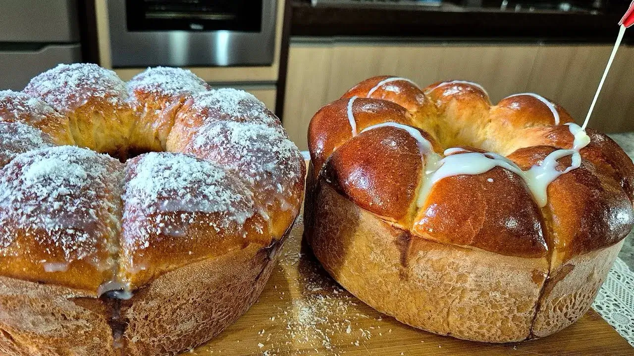 Pão Doce Caseiro Fofinho com Coco e Leite Condensado para o Café da Manhã